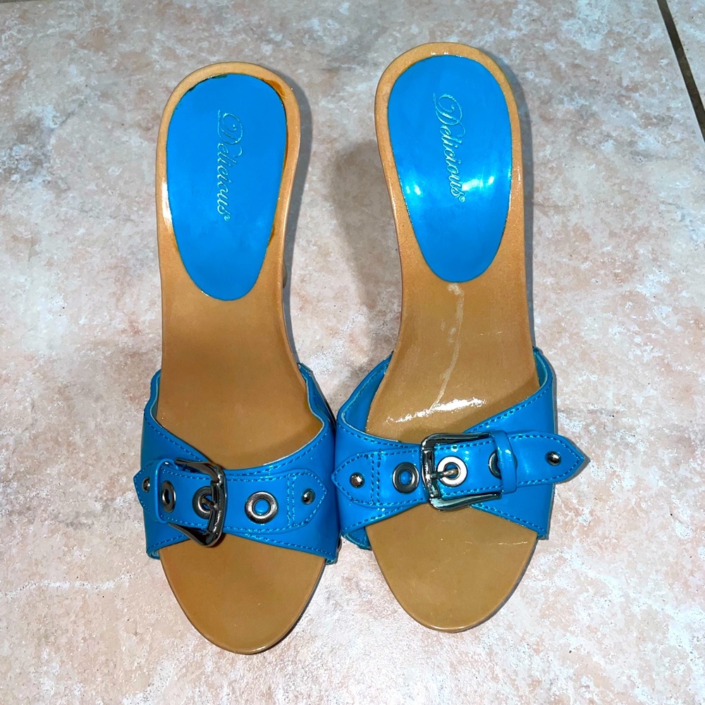 I am selling size 6 1/2 women’s heels